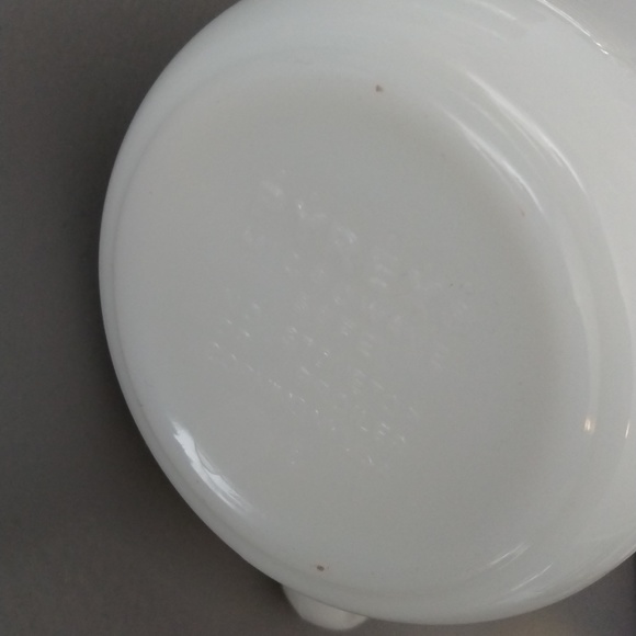 Vintage Pyrex 1984 - Picture 2 of 3